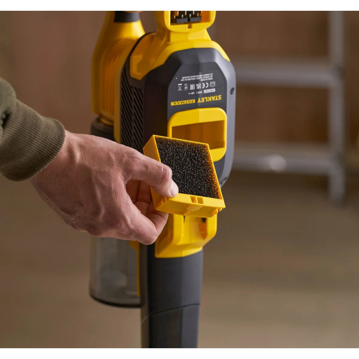 Stanley Fatmax SFMCVS001D1 - Aspirapolvere senza fili a batteria 18V, 1 batteria 2Ah