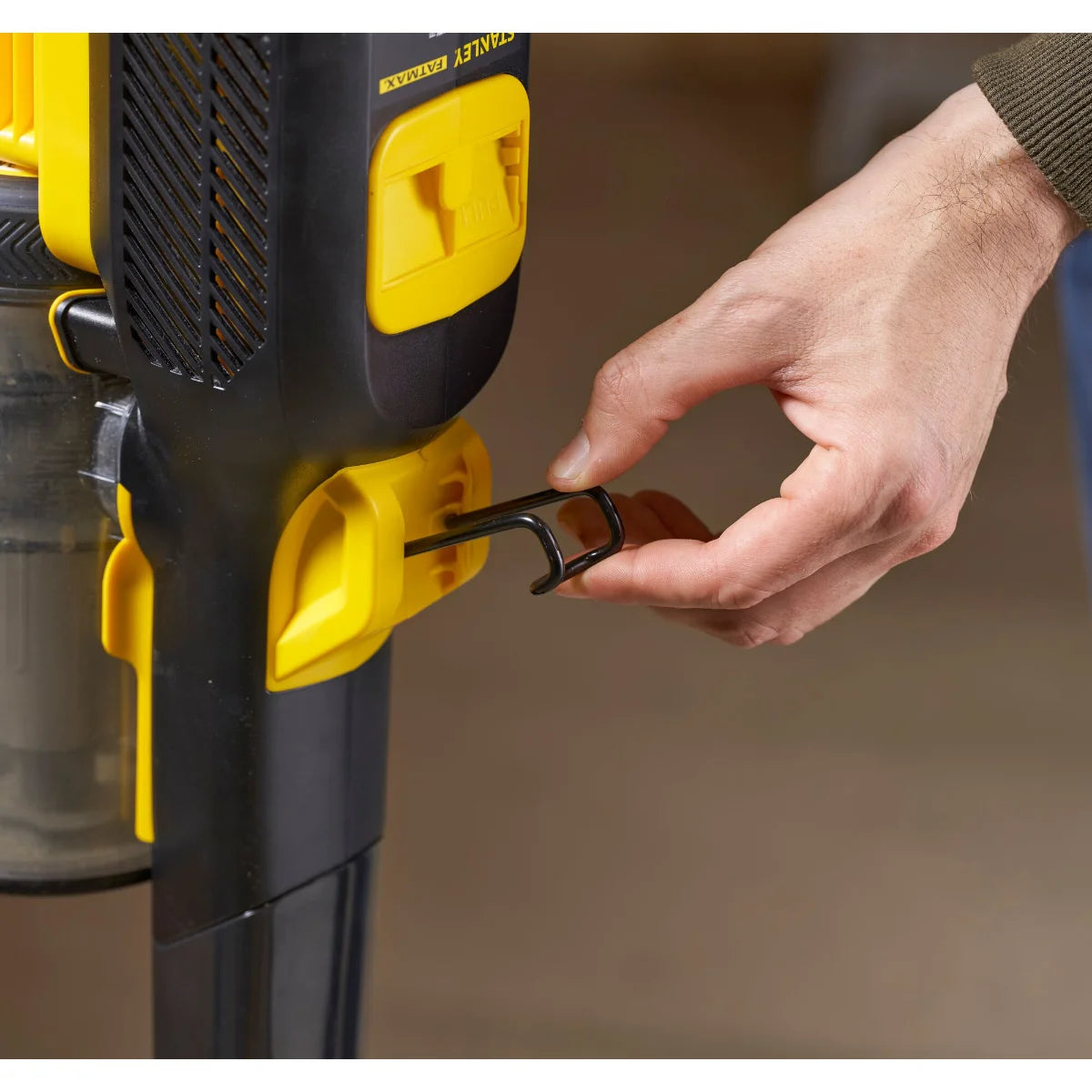 Stanley Fatmax SFMCVS001D1 - Aspirapolvere senza fili a batteria 18V, 1 batteria 2Ah