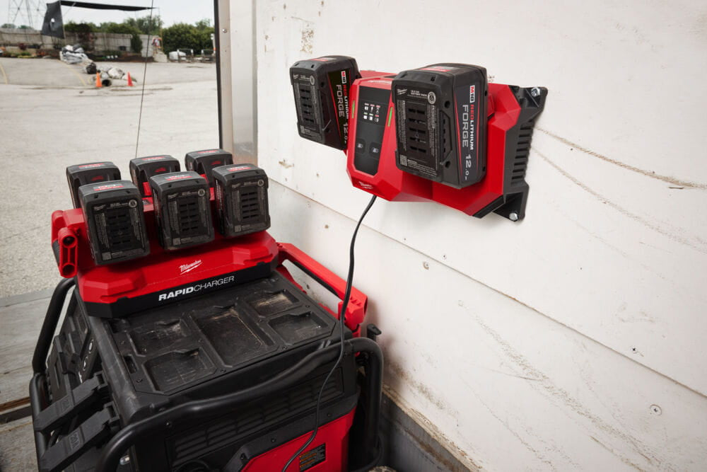 Milwaukee M18 MDBSC - Caricabatterie M18 simultaneo super rapido per veicoli 