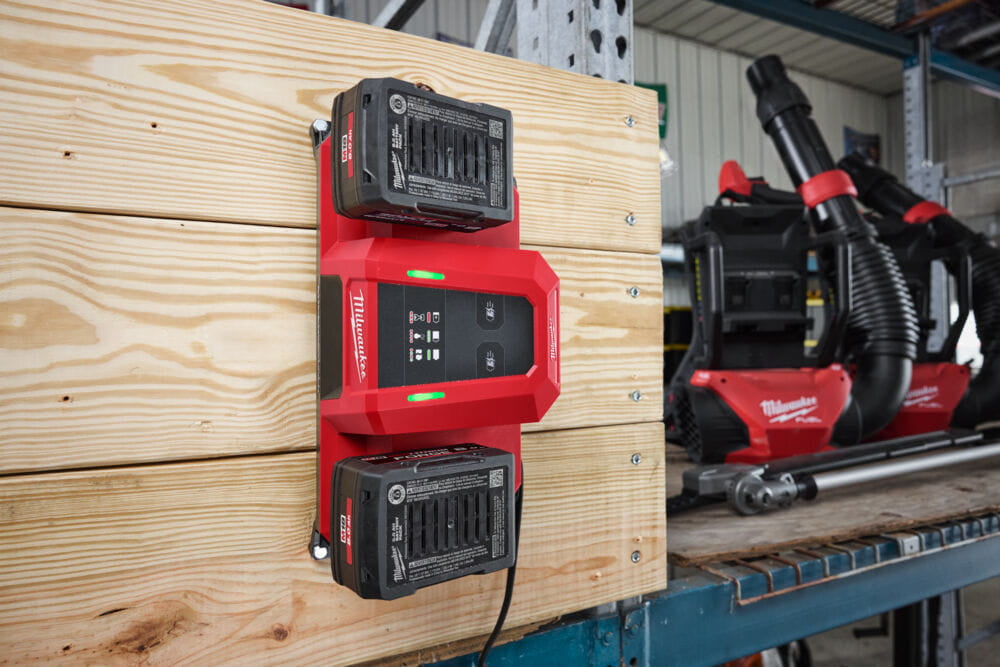 Milwaukee M18 MDBSC - Caricabatterie M18 simultaneo super rapido per veicoli 